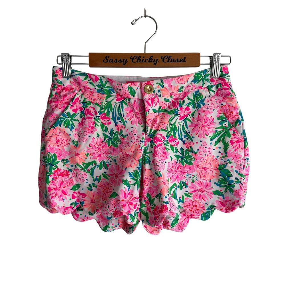 LILLY PULITZER Bright Pink Floral Buttercup Scallop Preppy Ladies Shorts, 2